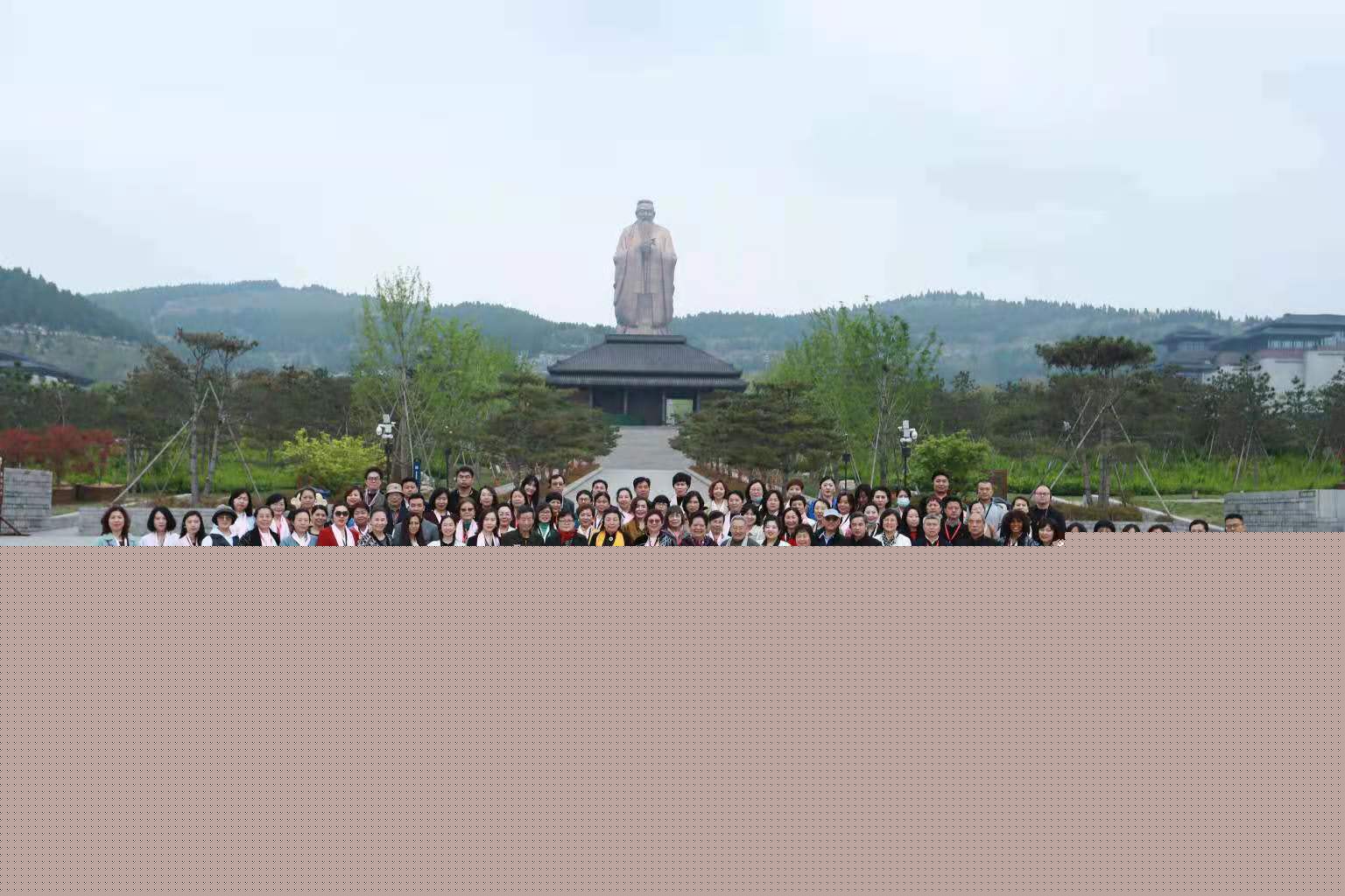萬(wàn)合恒業(yè)董事長(zhǎng)許羅軒女士受邀參加地球母親日與世界讀書(shū)日“母愛(ài)基金與母愛(ài)教育”專題活動(dòng)